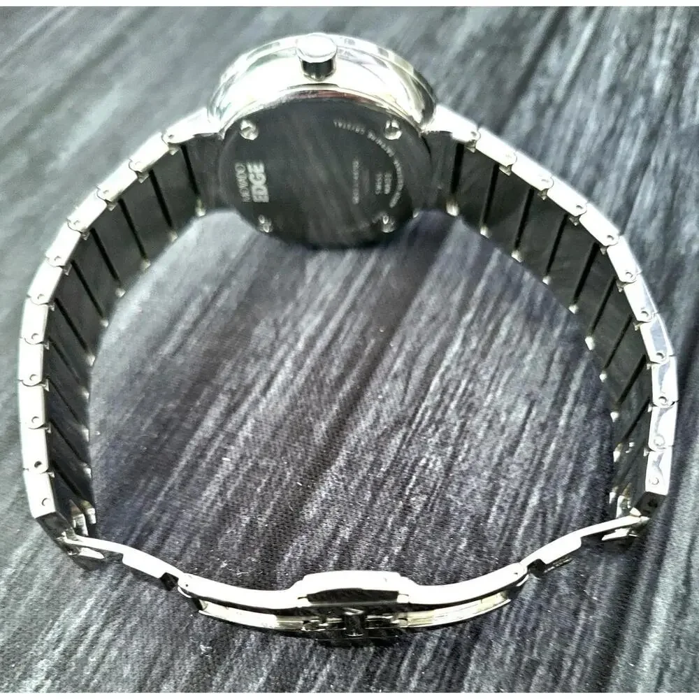 Movado Edge 34mm 5.5 Inch Sapphire Crystal Ladies‎ Watch Runs